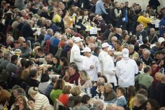 D3H0330_tutti-insieme-a-mangiare